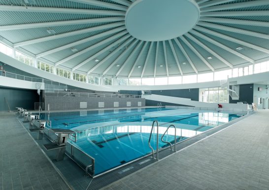 Image 3000 ㎡ de plaques de plâtre au Centre aquatique de Châteaulin (29)