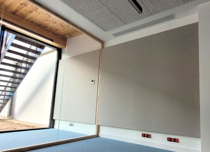 Pourquoi installer du tissu tendu acoustique dans vos locaux ?