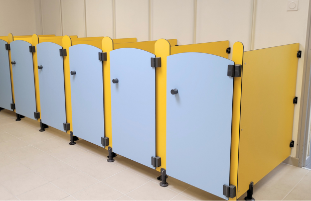 Cloisons pour une école, en stratifié compact © SOPLAC EUPHONIE